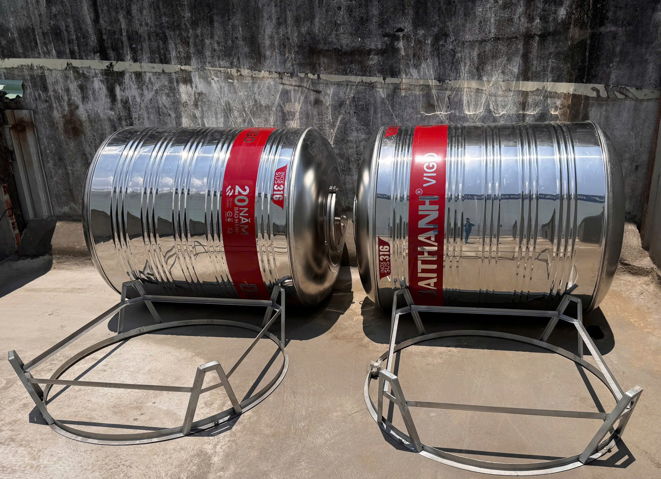 Lắp đặt bồn nước inox Đại Thành trên sân thượng